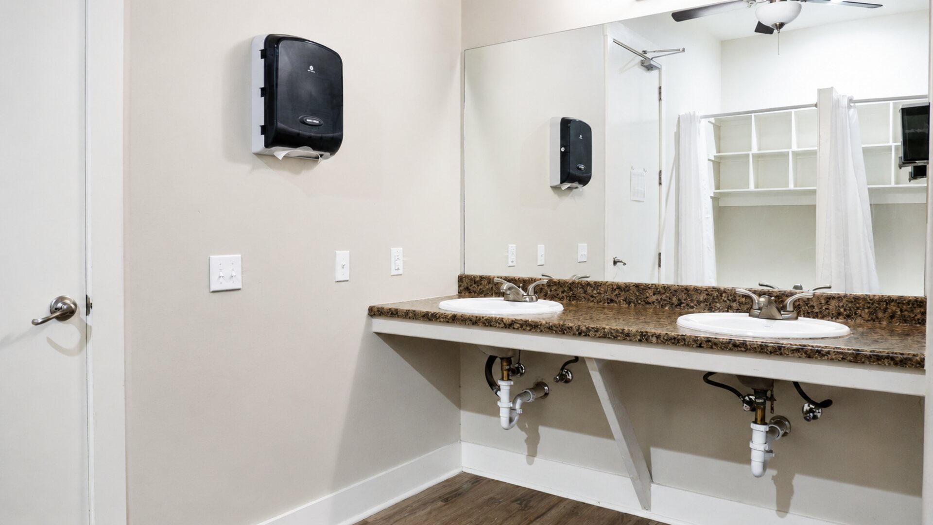 Bath house vanity with sinks and mirrors